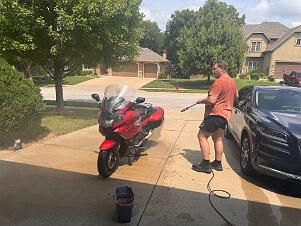 2025_08_0190 Cleaning the bikes at Steve's, Kansas City, Missouri, August 2025