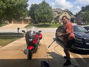 2025_08_0191 Cleaning the bikes at Steve's, Kansas City, Missouri, August 2025