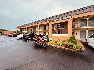 2024_05_0268 Hotel in Paris, Tennessee, May 2024